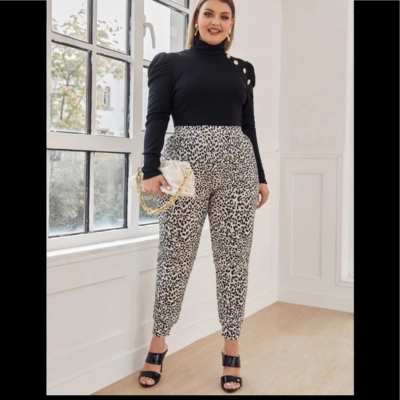 🗣Plus..Snow leopard print pants - Picture 2 of 5